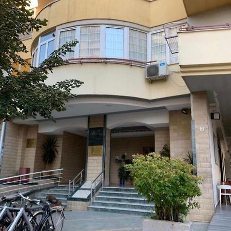 Urban Charm Studio With Balcony Тирана Экстерьер фото