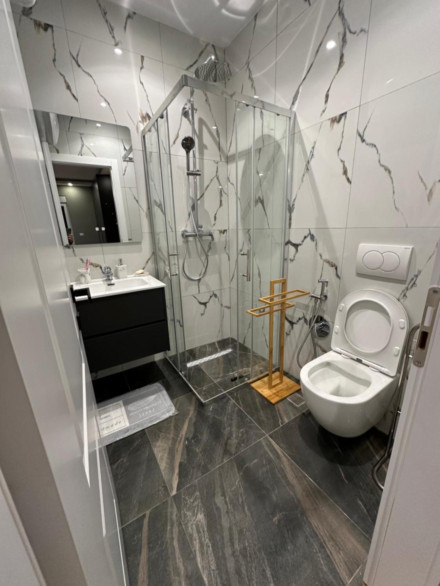 Urban Charm Studio With Balcony Тирана Экстерьер фото