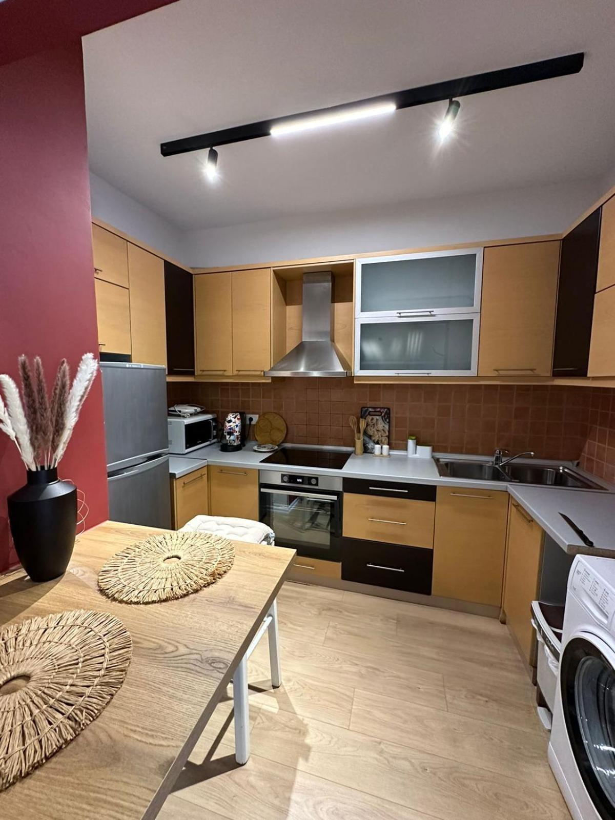 Urban Charm Studio With Balcony Тирана Экстерьер фото