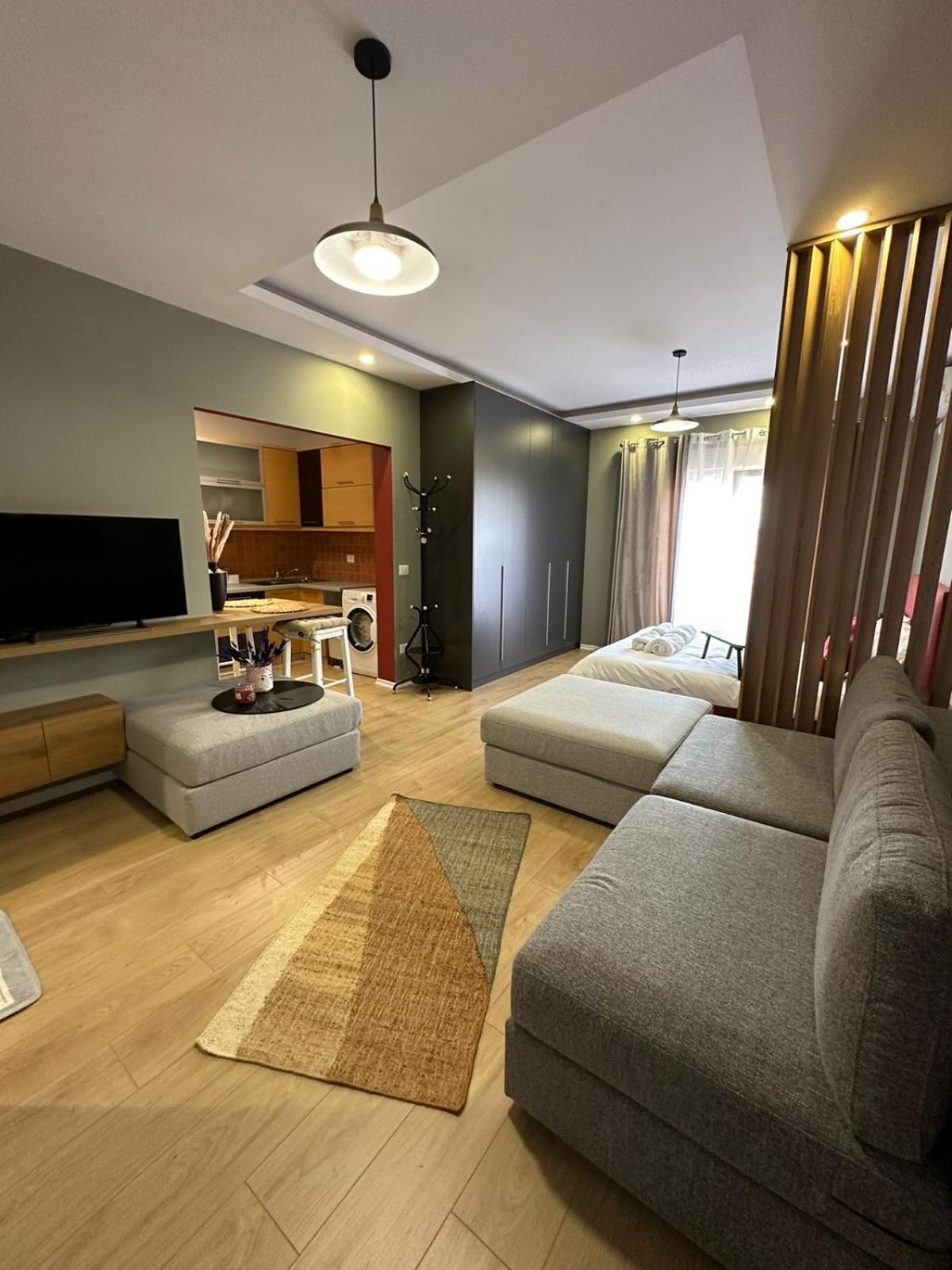 Urban Charm Studio With Balcony Тирана Экстерьер фото